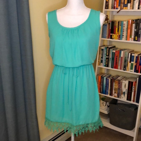 B. Smart Crochet Hem Dress in Green Size 7/8 - Picture 1 of 8